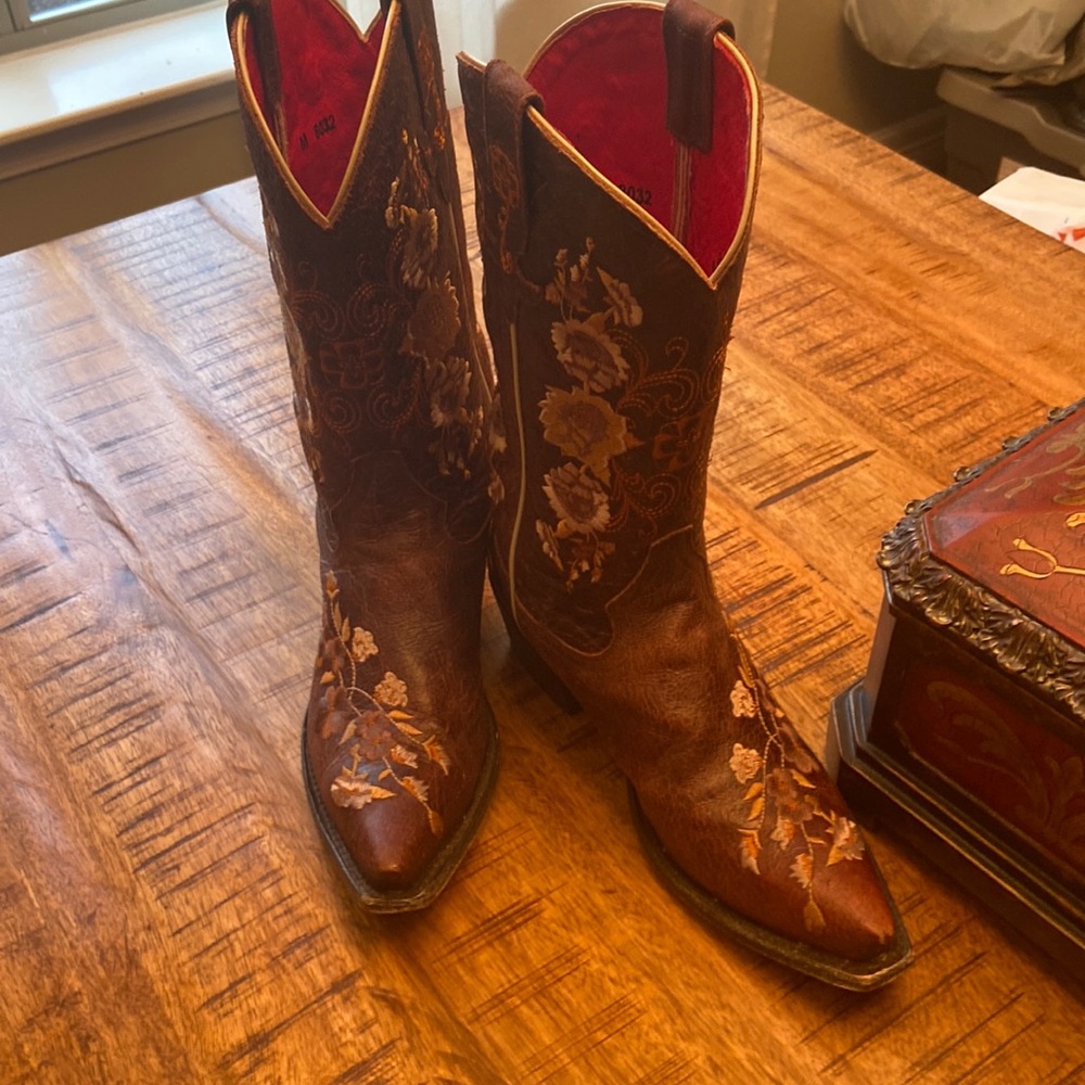 Macie Bean leather boots sz 9.5